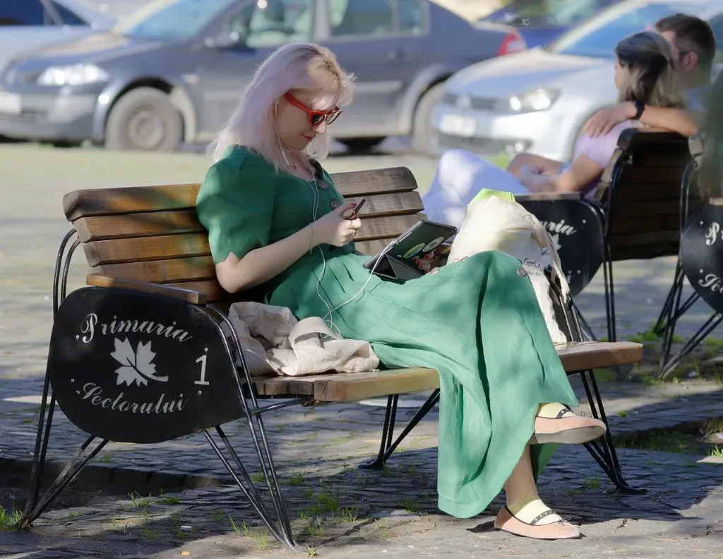 Jakie paznokcie do zielonej sukienki